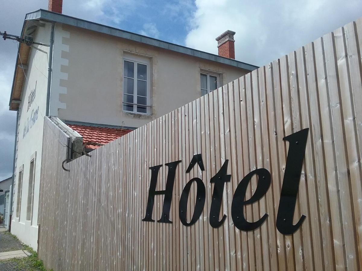 Hotel De La Gare Surgeres Bagian luar foto