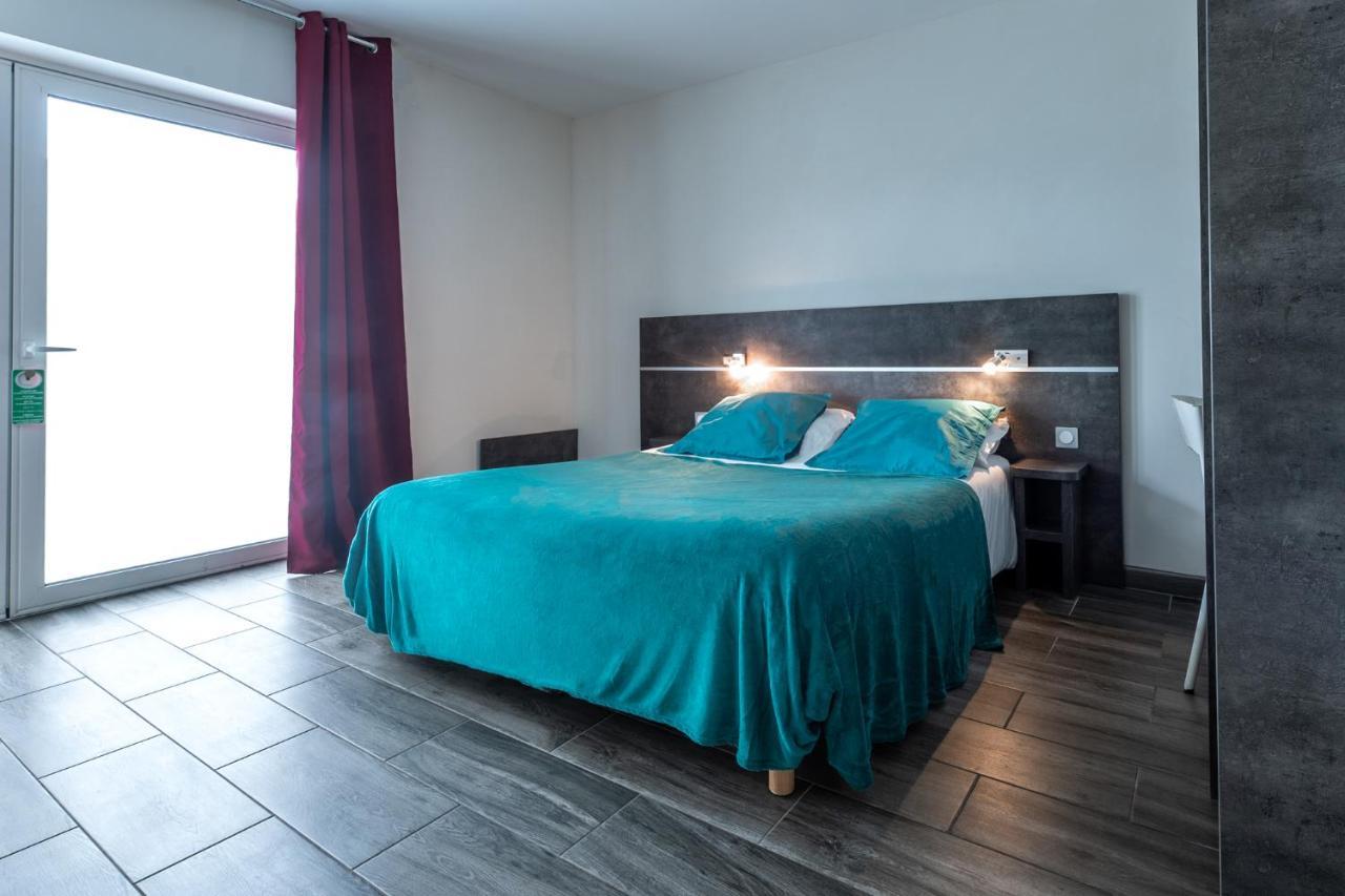 Hotel De La Gare Surgeres Bagian luar foto