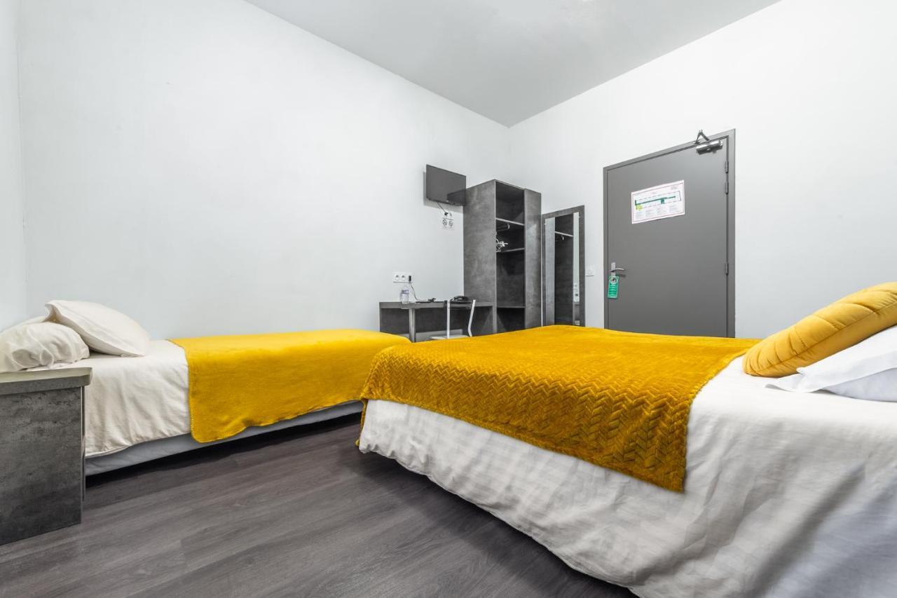 Hotel De La Gare Surgeres Bagian luar foto