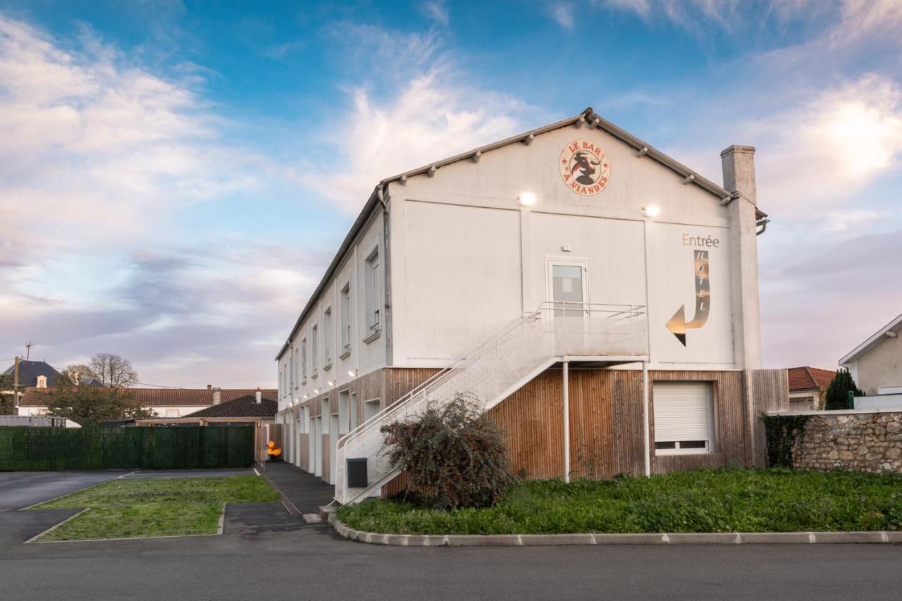 Hotel De La Gare Surgeres Bagian luar foto